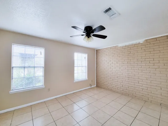 $950 | 1511 Barcelona Way Drive, Baytown, TX 77520