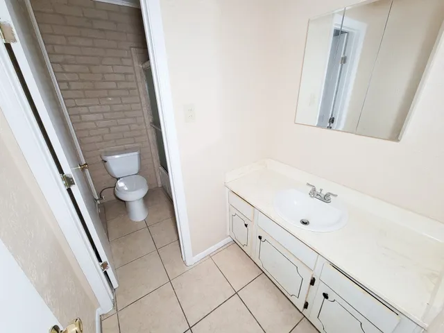 $950 | 1511 Barcelona Way Drive, Baytown, TX 77520