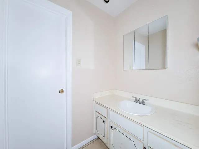 $950 | 1511 Barcelona Way Drive, Baytown, TX 77520