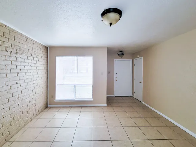 $950 | 1511 Barcelona Way Drive, Baytown, TX 77520