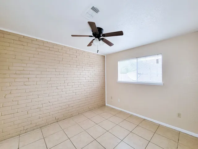 $950 | 1511 Barcelona Way Drive, Baytown, TX 77520