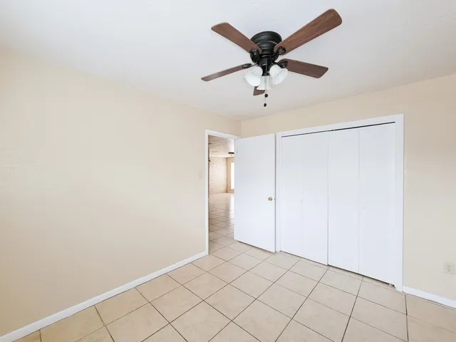 $950 | 1511 Barcelona Way Drive, Baytown, TX 77520