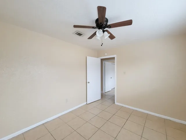 $950 | 1511 Barcelona Way Drive, Baytown, TX 77520