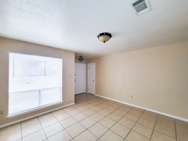 $950 | 1511 Barcelona Way Drive, Baytown, TX 77520