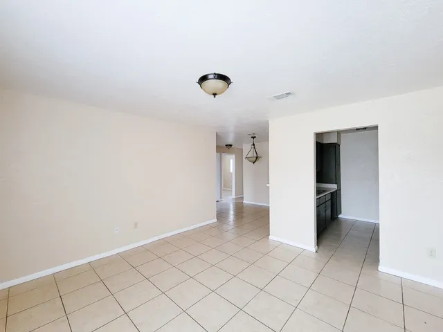 $950 | 1511 Barcelona Way Drive, Baytown, TX 77520