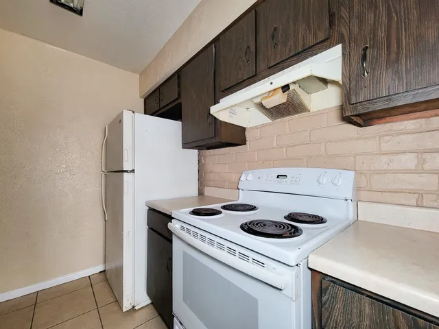 $950 | 1511 Barcelona Way Drive, Baytown, TX 77520