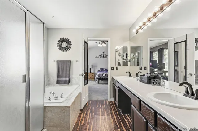 a en suite bathroom with a double vanity sink and a mirror