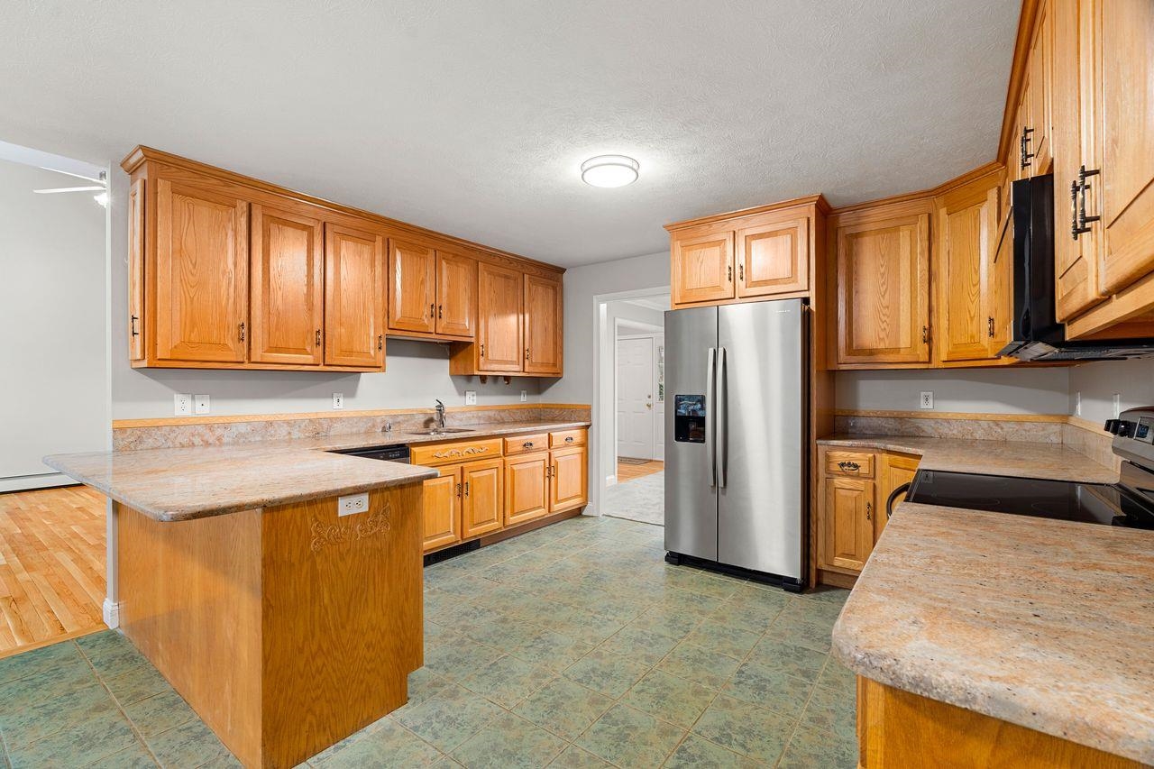 53 Penacook Road Sandown, NH 03873 - Photo 5 of 24 Gallery Image 5