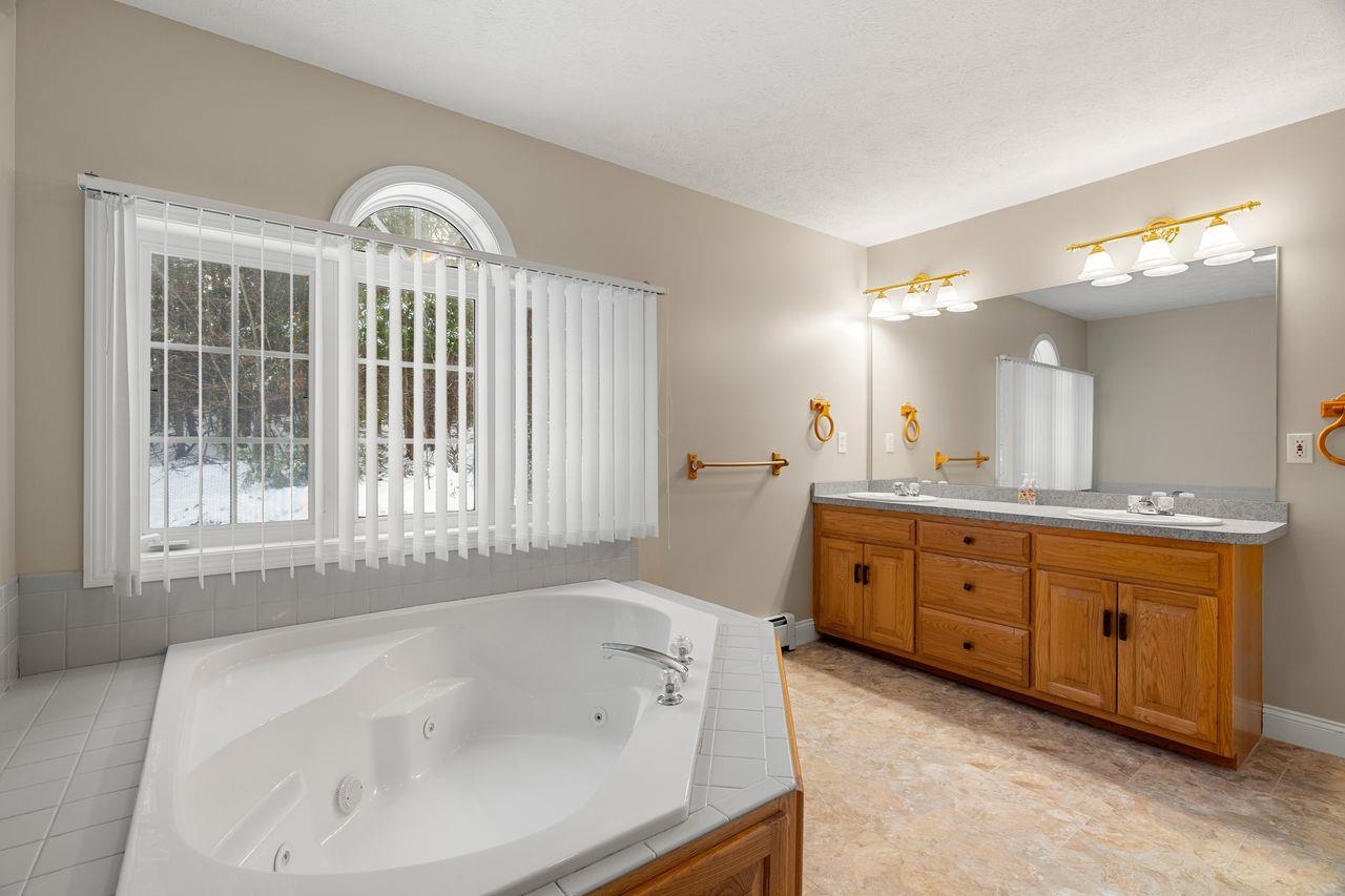 53 Penacook Road Sandown, NH 03873 - Photo 10 of 24 Gallery Image 10