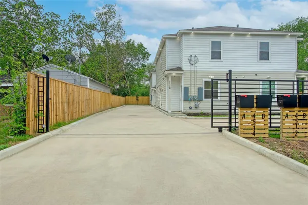 $2,095 | 4512 Brinkley Street, Unit A, Houston, TX 77051