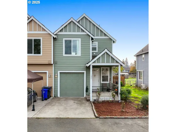 $349,000 | 162 Fenton Avenue, Unit C, Molalla, OR 97038