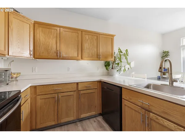 $349,000 | 162 Fenton Avenue, Unit C, Molalla, OR 97038