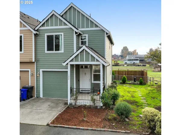 $349,000 | 162 Fenton Avenue, Unit C, Molalla, OR 97038
