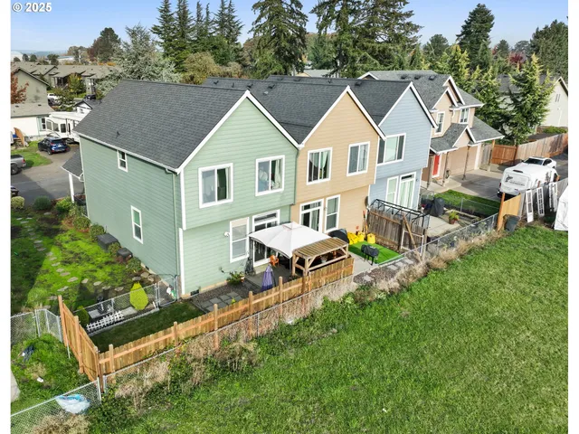 a view of house with a yard