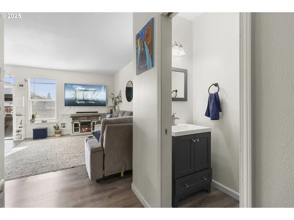 $349,000 | 162 Fenton Avenue, Unit C, Molalla, OR 97038