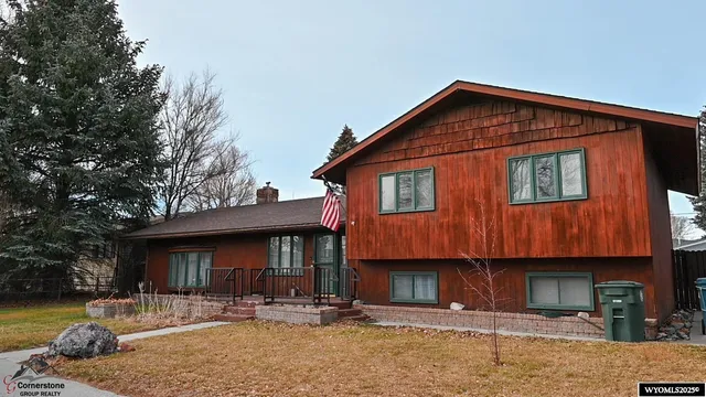 $325,000 | 216 Valley Circle, Riverton, WY 82501