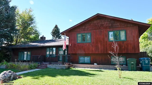 $325,000 | 216 Valley Circle, Riverton, WY 82501