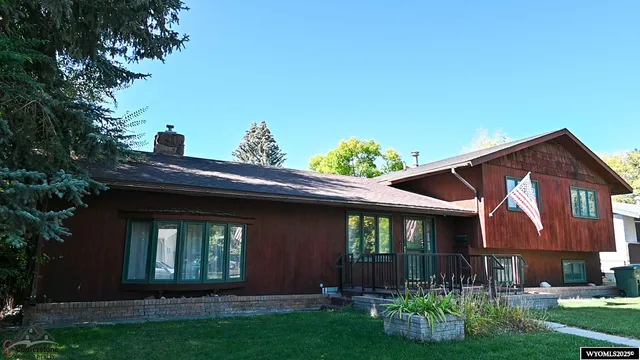 $325,000 | 216 Valley Circle, Riverton, WY 82501