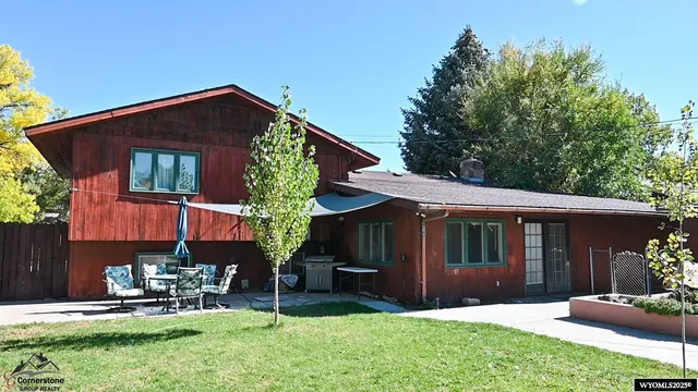 $325,000 | 216 Valley Circle, Riverton, WY 82501