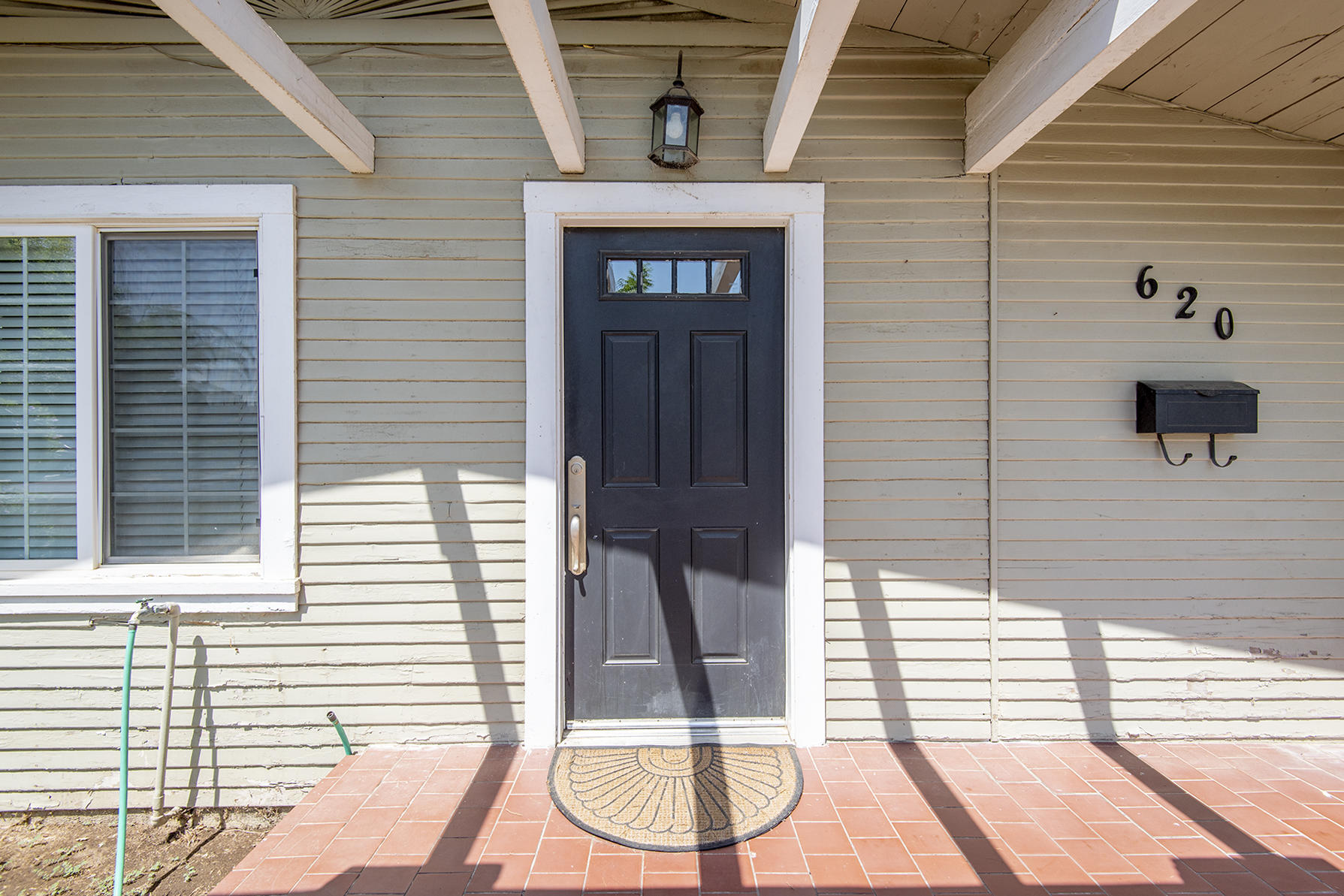 620 Channing Way Exeter, CA 93221 - Photo 4 of 28 4