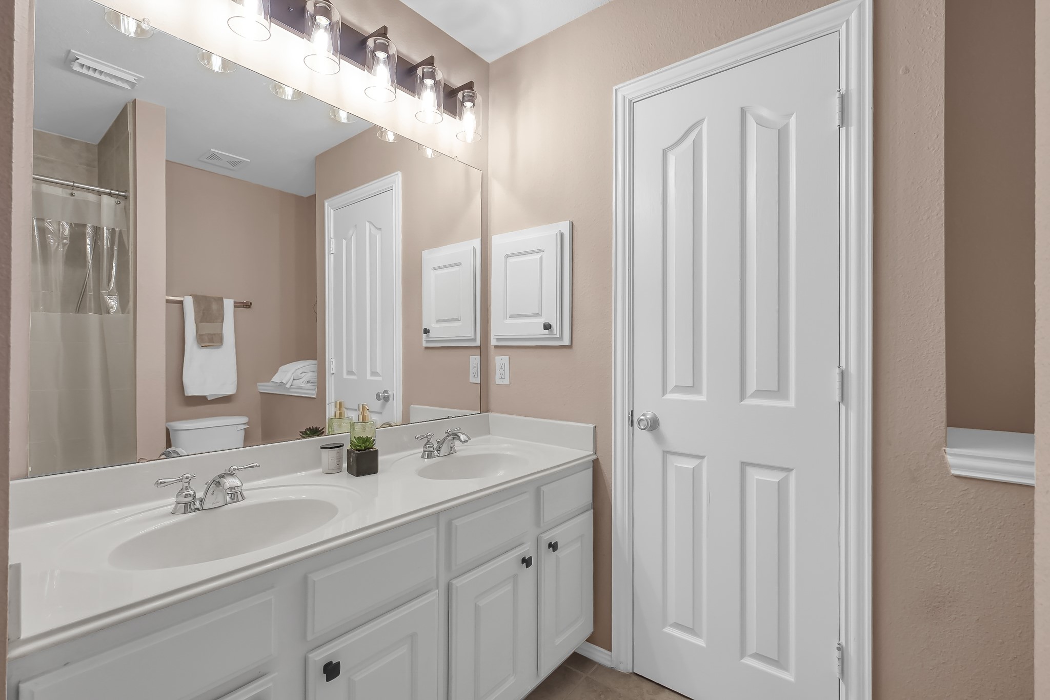 14730 Ramblebrook Humble, TX 77396 - Photo 30 of 48 a bathroom with double vanity sinks and a mirror