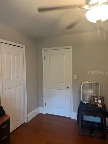 a room with a bench and a potted plant