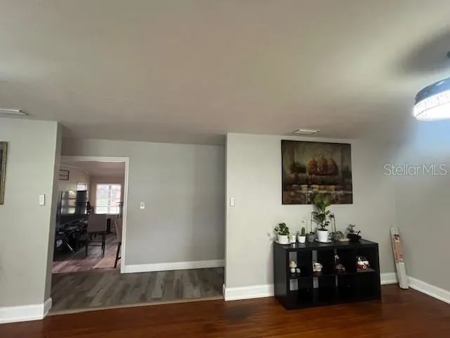 a view of a livingroom with furniture