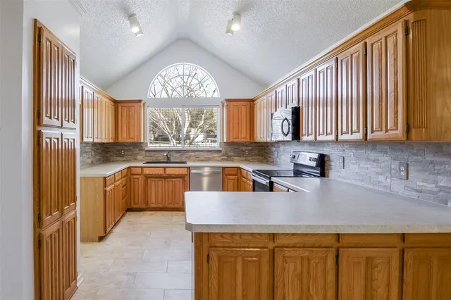 $399,900 | 6913 Aspen Wood Trail, Fort Worth, TX 76132