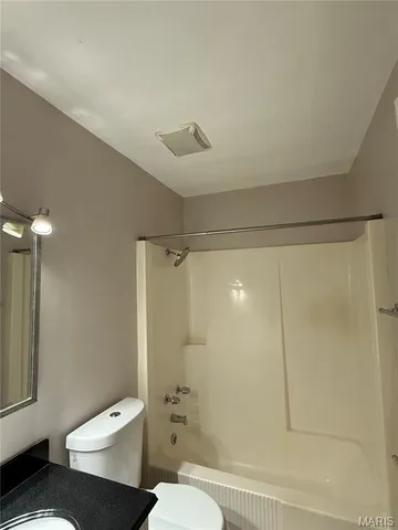 $775 | 919 Mulberry Street, Unit 127, Highland, IL 62249