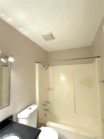 $705 | 919 Mulberry Street, Unit 127, Highland, IL 62249