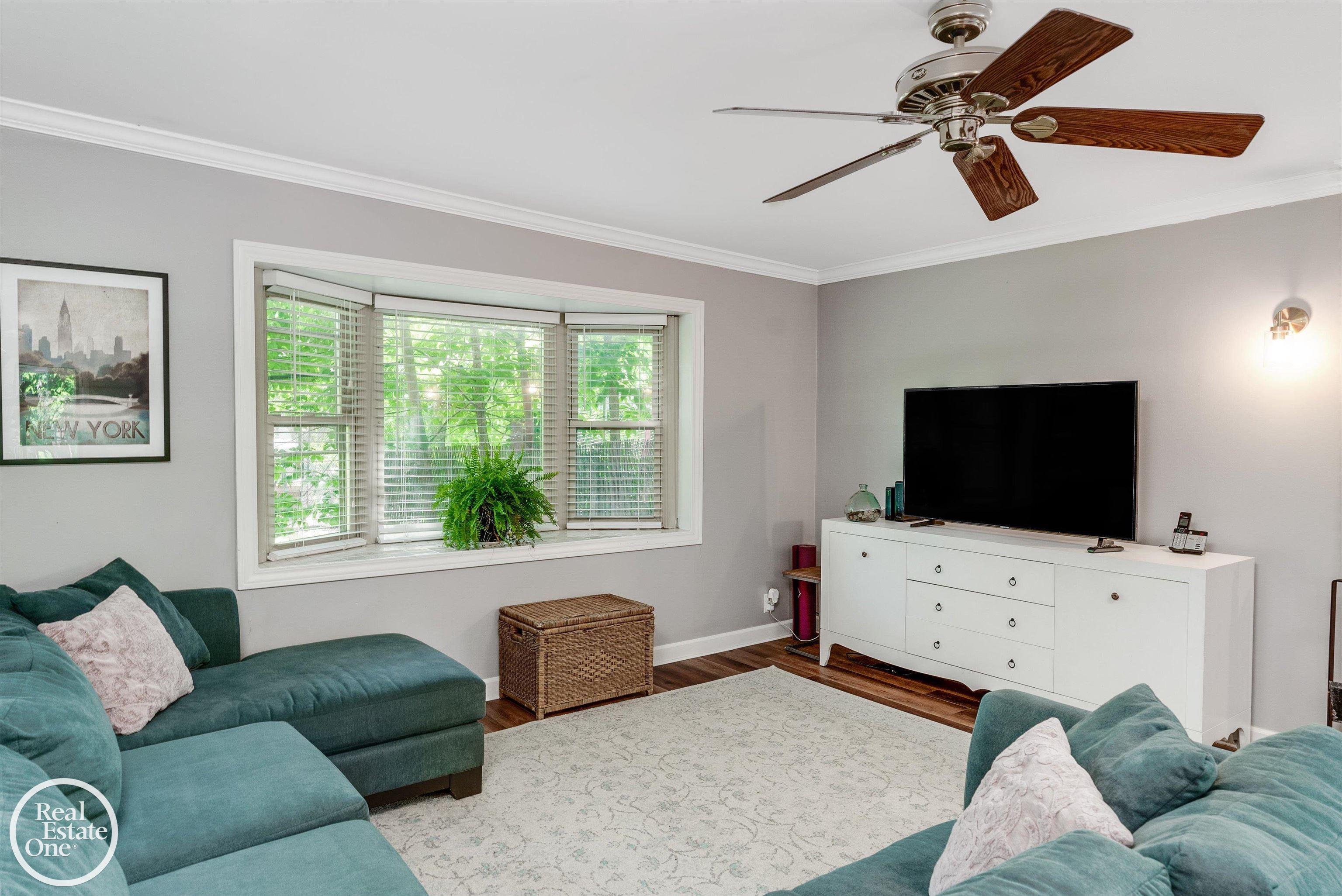 1088 Torrey Road Grosse Pointe, MI 48236 - Photo 20 of 50 Family Room