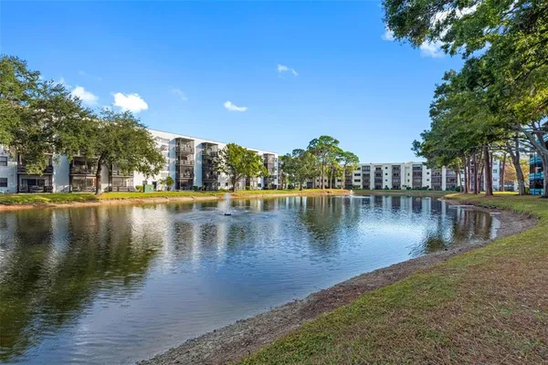 $1,900 | 5970 80th Street North, Unit 411, St. Petersburg, FL 33709