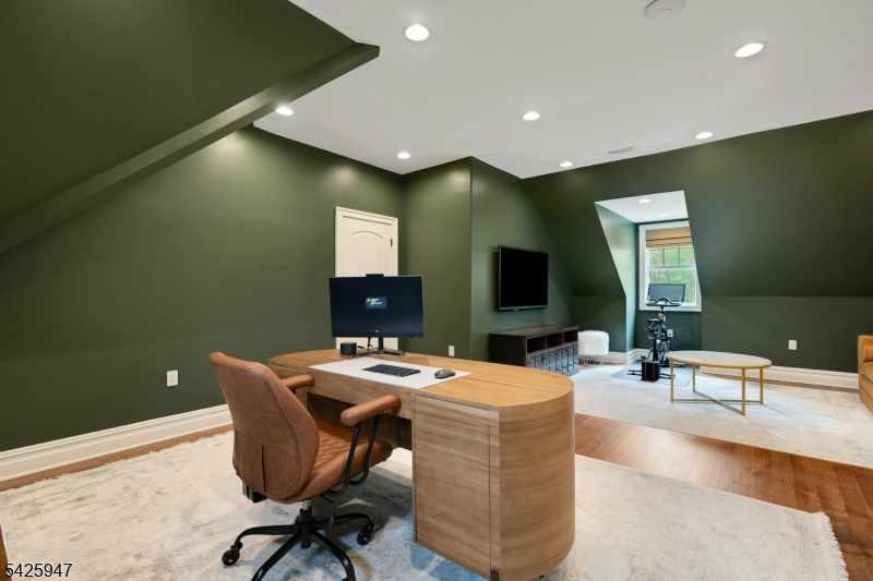138 Oakwood Road Watchung, NJ 07069 - Photo 23 of 50