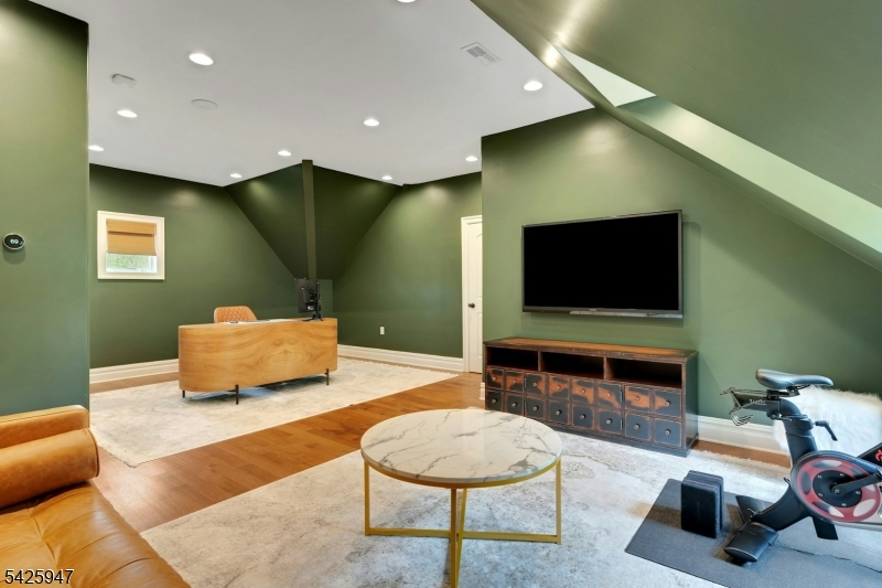 138 Oakwood Road Watchung, NJ 07069 - Photo 24 of 50