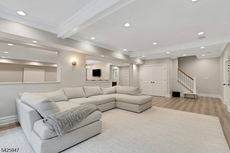 138 Oakwood Road Watchung, NJ 07069 - Photo 26 of 50