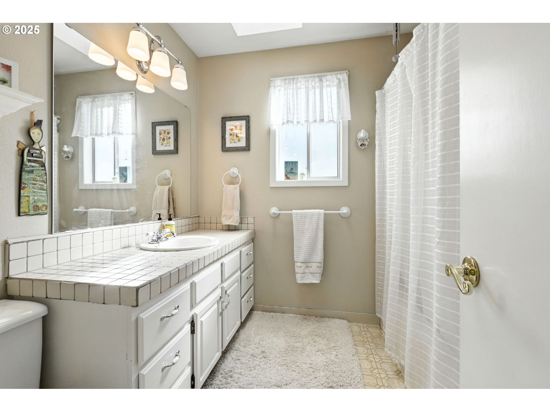 535 Northeast Bridgeton Road, Unit 2 Portland, OR 97211 - Photo 12 of 43