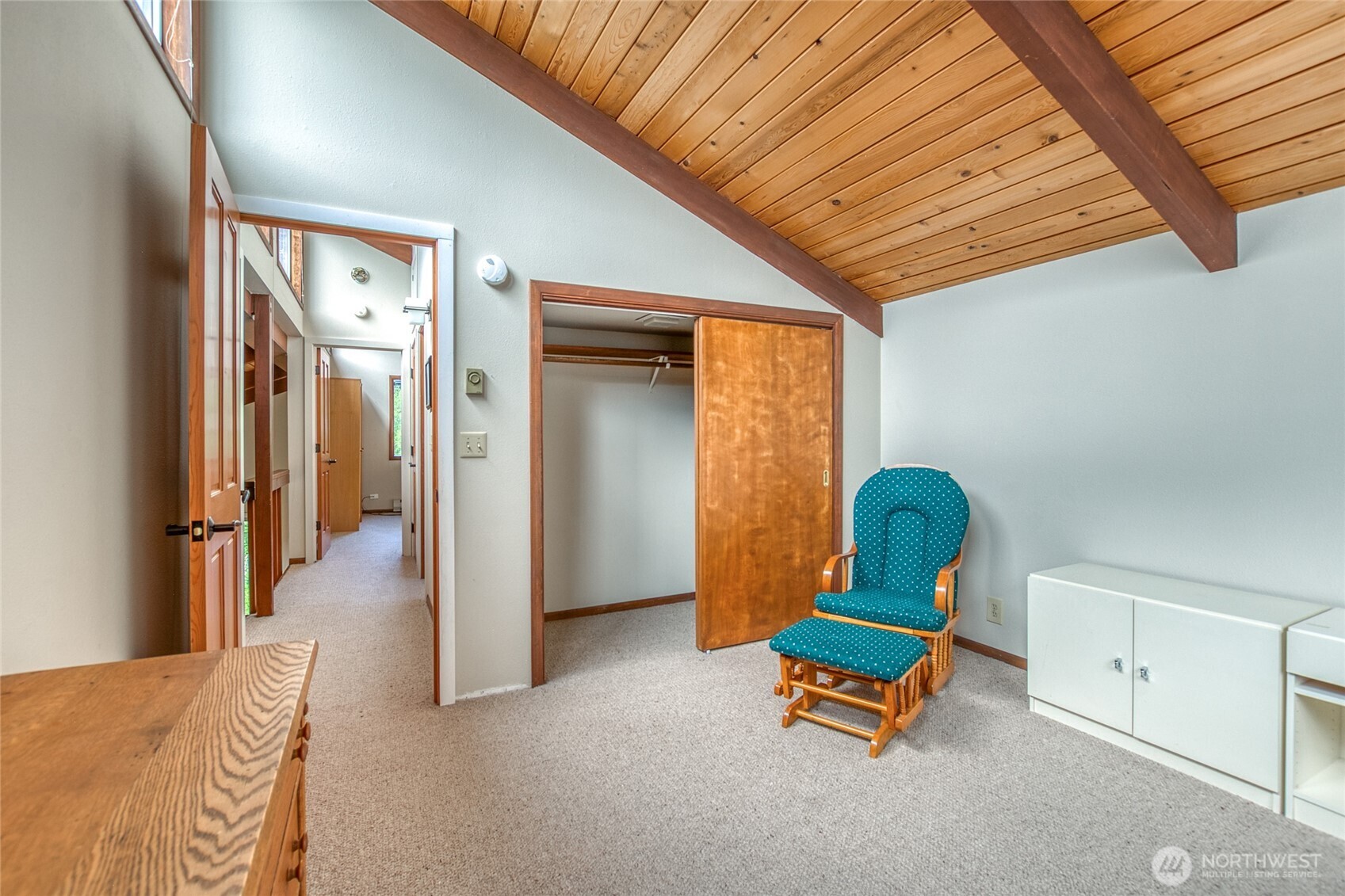 402 Cayou Valley Road Orcas Island, WA 98245 - Photo 25 of 40 a living room with furniture