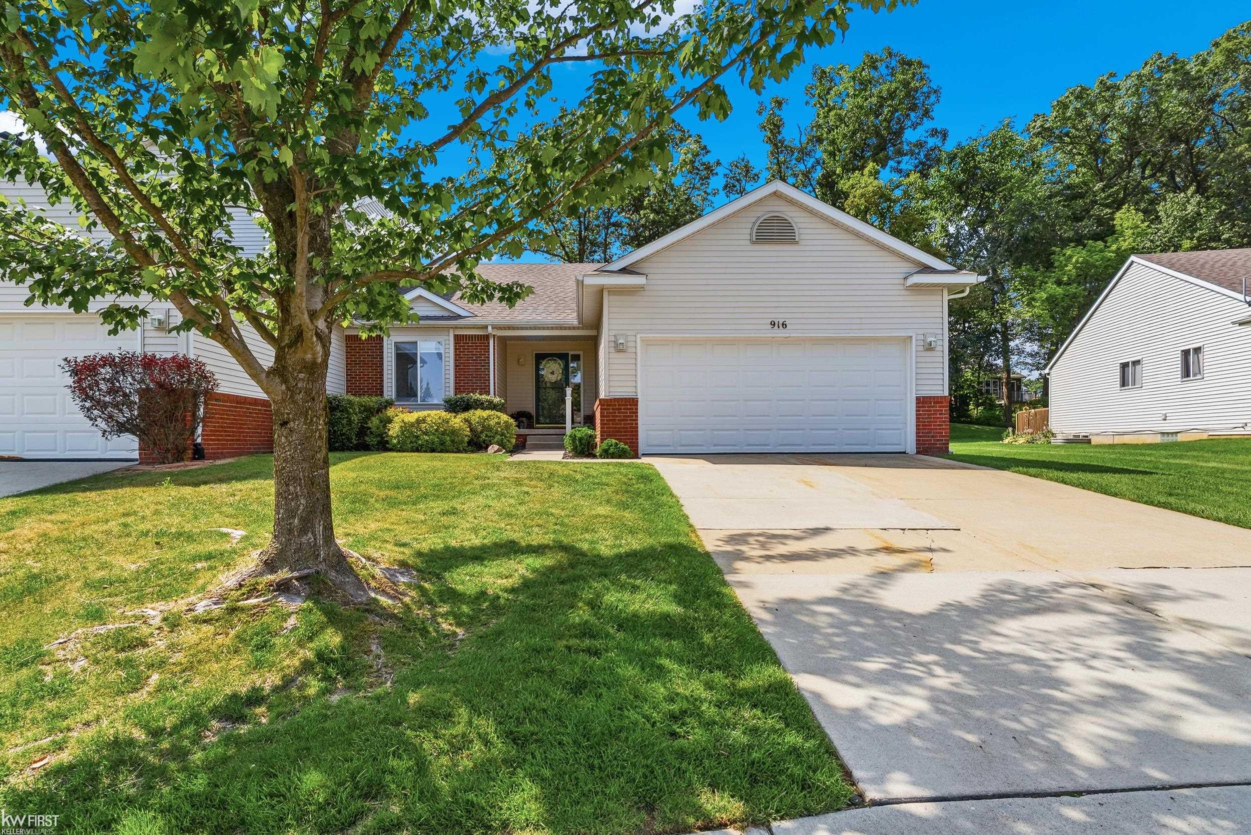 916 Spirea Howell, MI 48843 - Photo 2 of 42