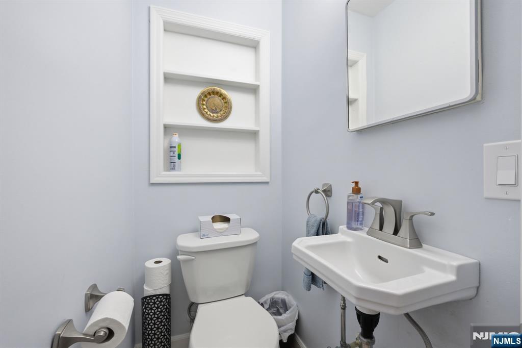 46 Oakley Terrace Nutley, NJ 07110 - Photo 13 of 27