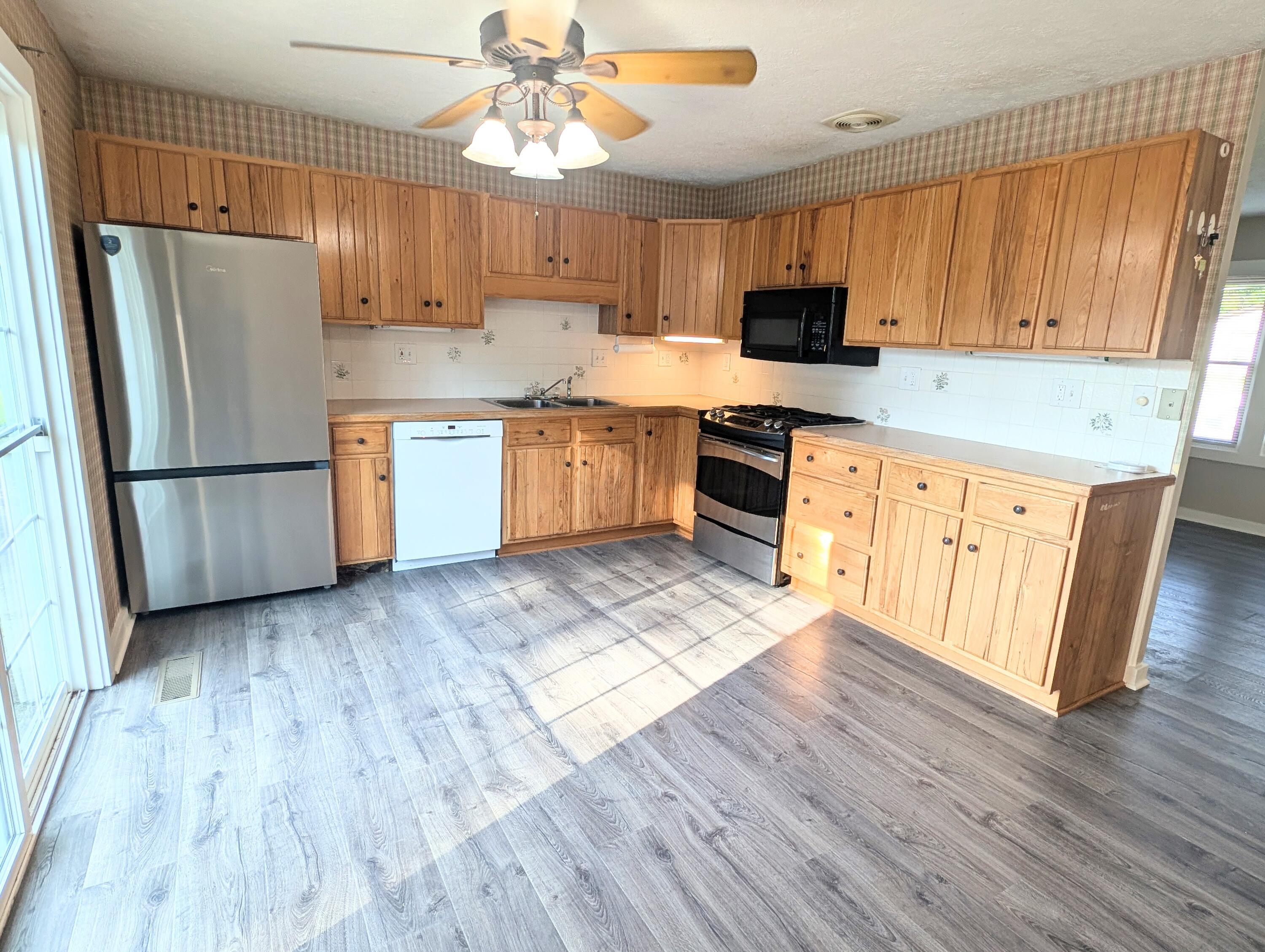 95 Hawthorne Road Sunbury, OH 43074 - Photo 4 of 15 Kitchen