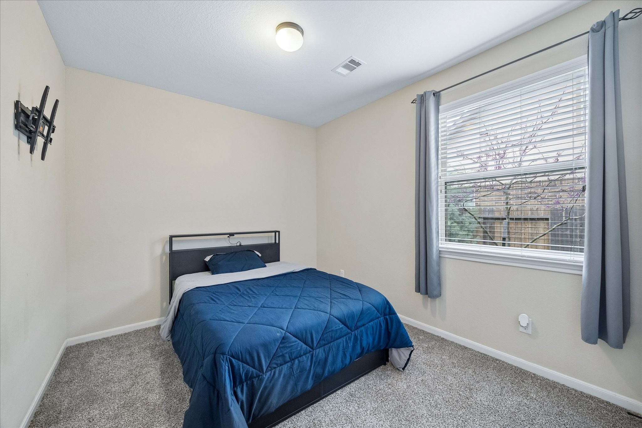 6723 Hunters Way Lane Baytown, TX 77521 - Photo 10 of 16 Secondary bedroom