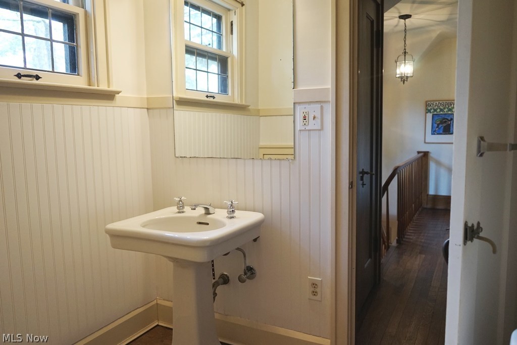 3432 Clarendon Road Cleveland, OH 44118 - Photo 16 of 21 Gallery Image 16
