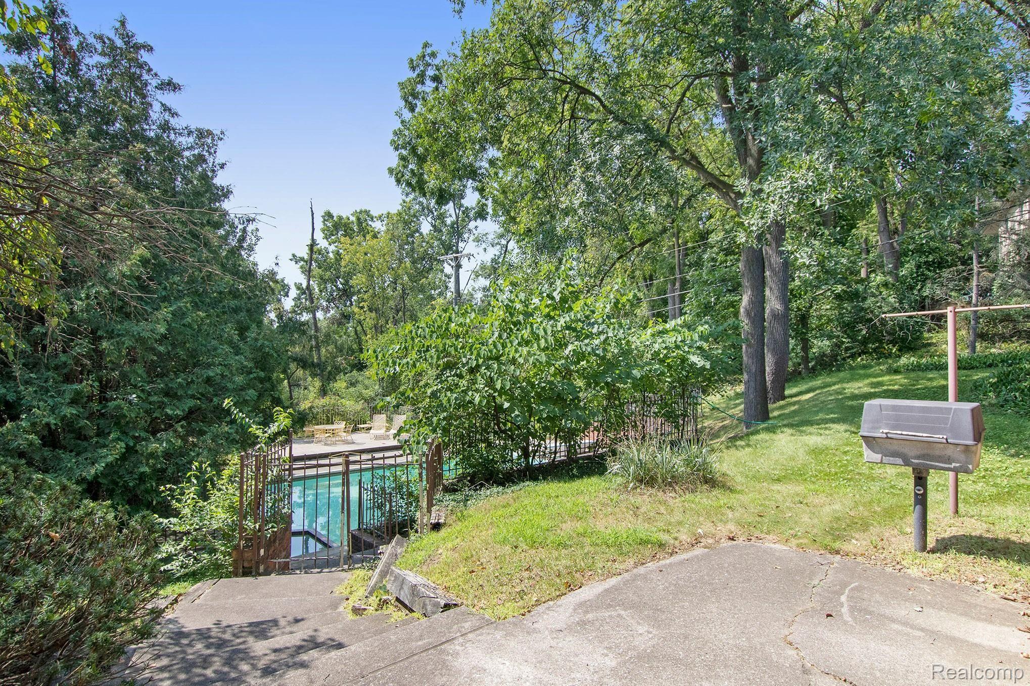 2411 Worcester Road West Bloomfield, MI 48323 - Photo 8 of 41 IMG_5891.jpg