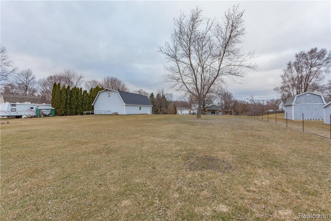 3765 West Schafer Road Pinckney, MI 48169 - Photo 35 of 36 IMG_2935.jpg