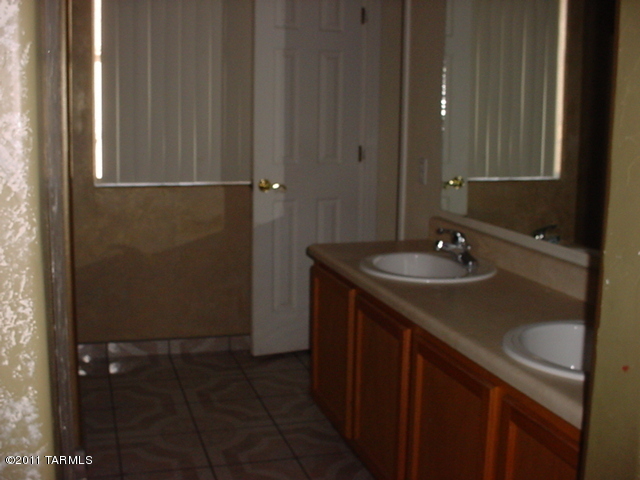 1360 West Via Rio Blanco Tucson, AZ 85714 - Photo 7 of 13 Gallery Image 7