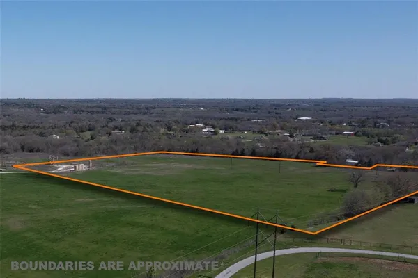 an aerial view of a tennis court