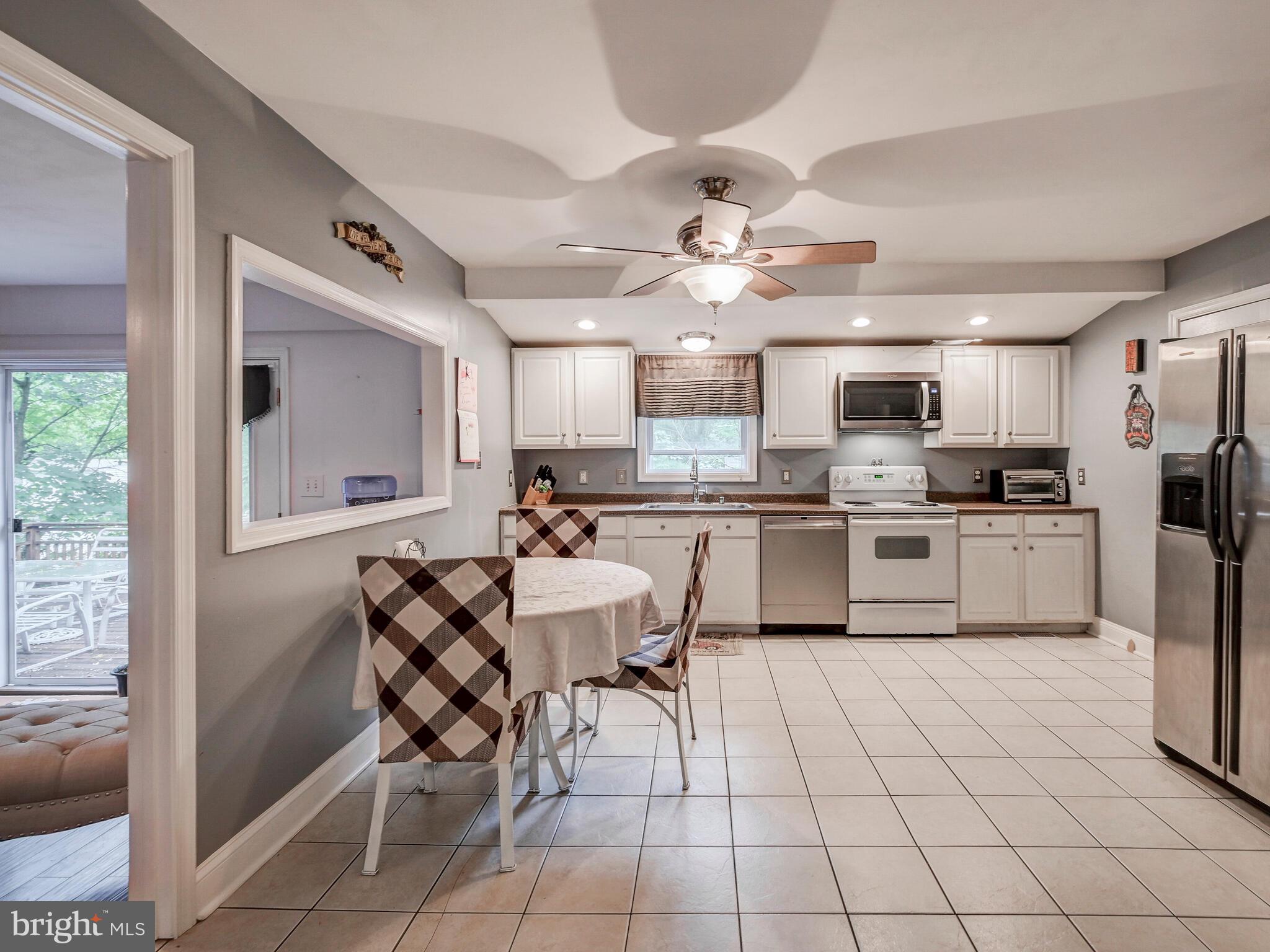 2413 Whitt Road Kingsville, MD 21087 - Photo 6 of 28 EAT-IN KITCHEN