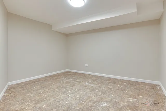 $4,250 | 4021 West Estes Avenue, Lincolnwood, IL 60712