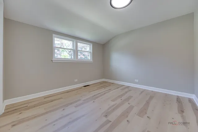 $4,250 | 4021 West Estes Avenue, Lincolnwood, IL 60712