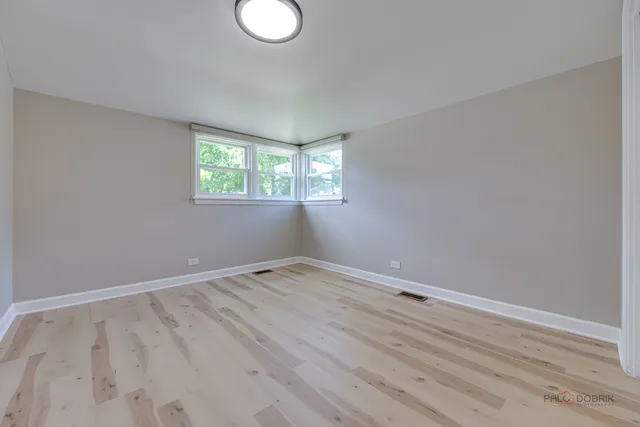 $4,250 | 4021 West Estes Avenue, Lincolnwood, IL 60712